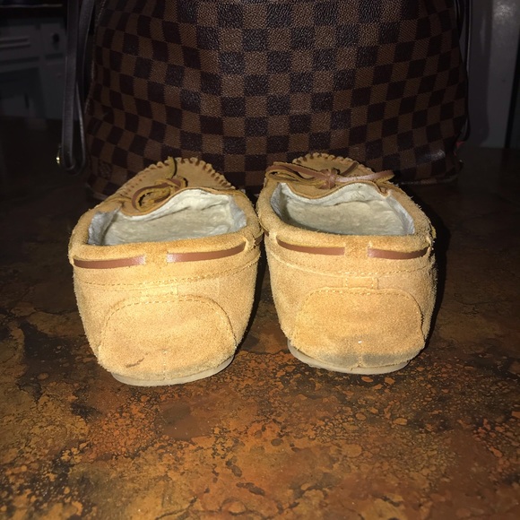 Minnetonka suede leather moccasins. Size 6. - Picture 4 of 5